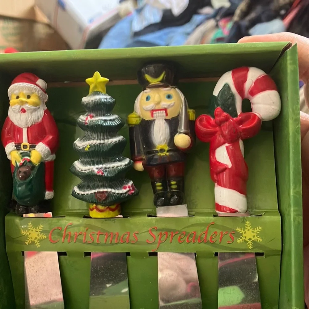 FINAL MARKDOWN Box of Christmas spreaders